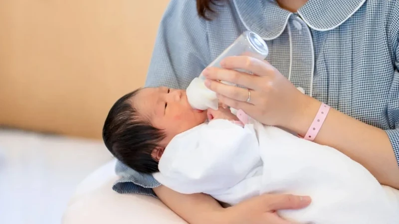 Trẻ sơ sinh nhịn uống sữa 10 tiếng có sao không? Nguyên nhân và cách xử lý 1