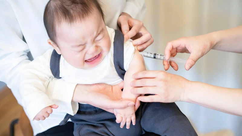Trẻ sơ sinh quấy khóc sau khi tiêm phòng cần phải làm gì? 1