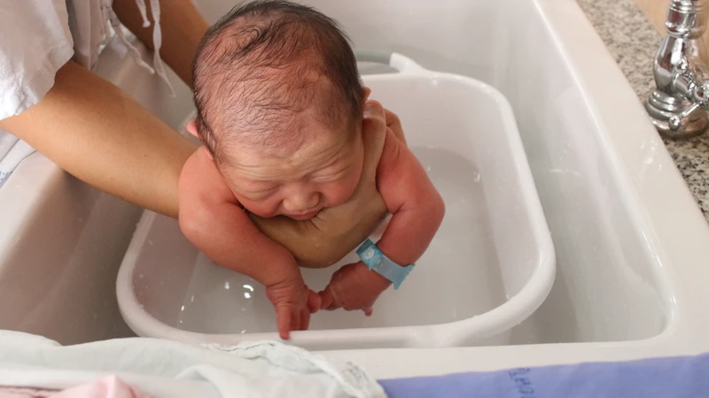 Trẻ sơ sinh tắm mấy lần 1 tuần để đảm bảo an toàn cho da
