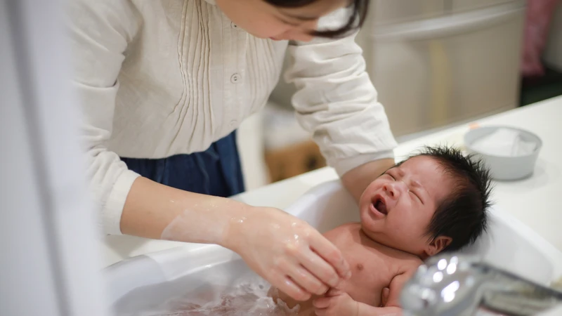 Chăm sóc đúng giúp trẻ sơ sinh phát triển khỏe mạnh