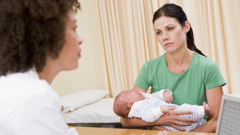 Việc thăm khám sớm giúp bác sĩ xác định chính xác nguyên nhân khiến trẻ sơ sinh thở khò khè