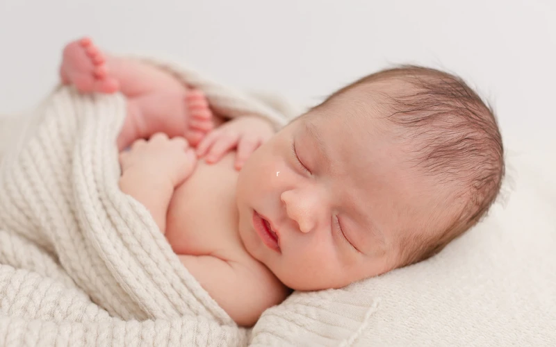 Trẻ sơ sinh xì hơi nhiều, không đi ngoài có thể là sinh lý bình thường nếu không kèm triệu chứng bất thường