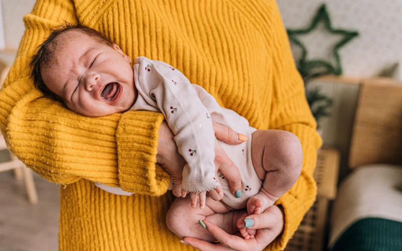 Nếu trẻ xì hơi nhiều nhưng không đi ngoài kèm quấy khóc liên tục cần đưa trẻ đi khám để tìm nguyên nhân