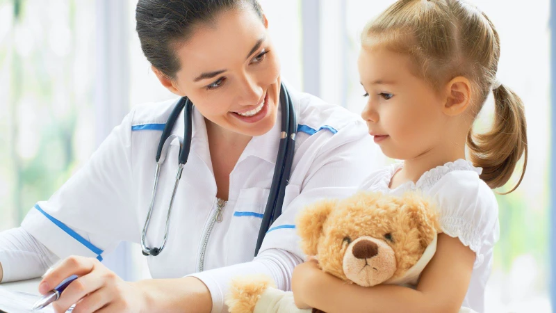Trẻ sốt cao kéo dài  cần đưa trẻ đến bệnh viện ngay