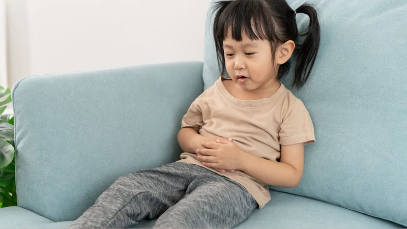 Trẻ thiếu enzym tiêu hóa có thể gặp tình trạng đầy hơi, tiêu chảy