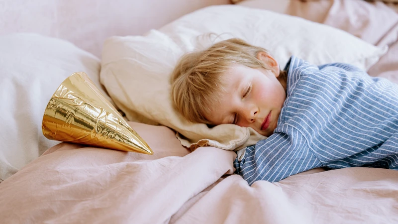 Hỗ trợ trẻ trằn trọc, khó ngủ thiếu chất gì bằng chăm sóc toàn diện