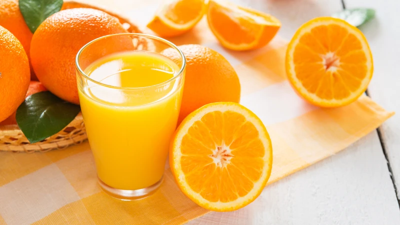 Nên pha nước cam với nước lọc để giảm độ chua