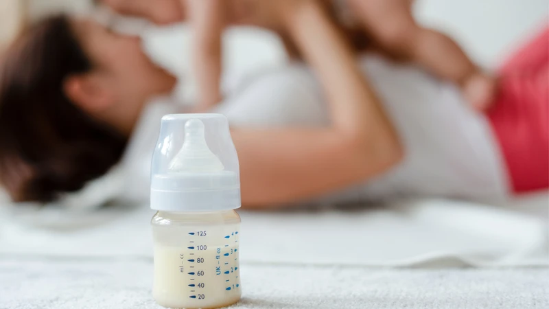 Trẻ uống sữa công thức đi ngoài màu xanh rêu có đáng lo ngại hay không? 4