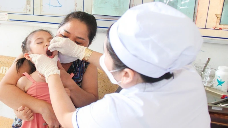 Vitamin A nhìn chung khá an toàn khi được sử dụng đúng đối tượng và đúng liều lượng theo hướng dẫn của ngành y tế