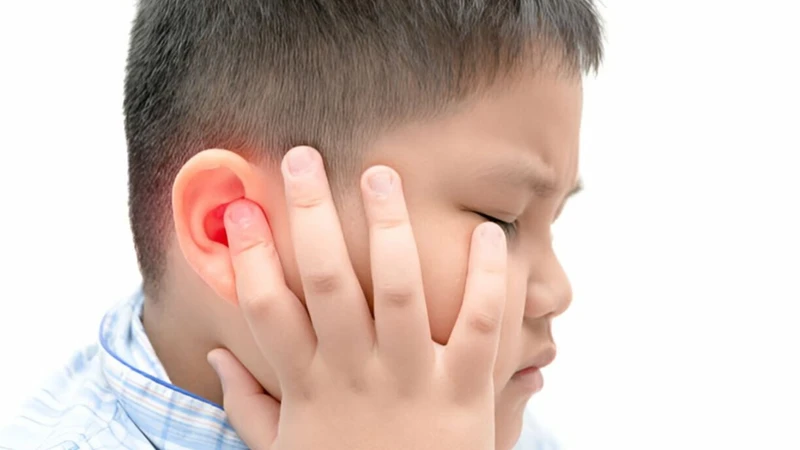 Trẻ viêm tai giữa do phế cầu khuẩn thường xảy ra sau đợt cảm lạnh thông thường