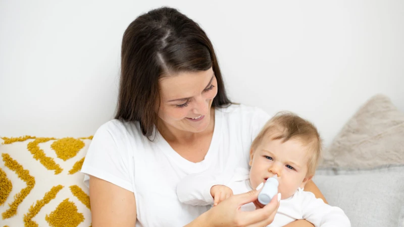 Vệ sinh mũi họng cho trẻ thường xuyên giúp giảm nguy cơ mắc viêm tai giữa do phế cầu