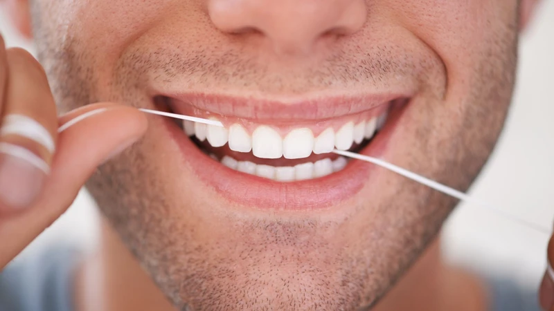 Vệ sinh răng đúng cách để giúp trị hôi miệng từ dạ dày