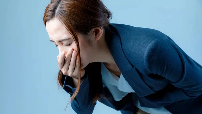 Buồn nôn hoặc nôn ói sau ăn là dấu hiệu cho thấy hệ tiêu hóa hoạt động kém