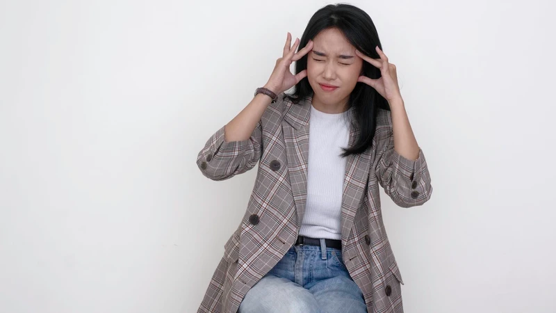 Nhiều phụ nữ bị stress thường xuyên gặp đau đầu, đặc biệt là đau nửa đầu