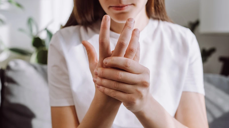 Triệu chứng và nguyên nhân gây nên viêm dây thần kinh ngoại biên 1