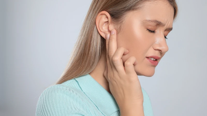 Đau nhức tai là triệu chứng viêm tai ngoài thường gặp nhất
