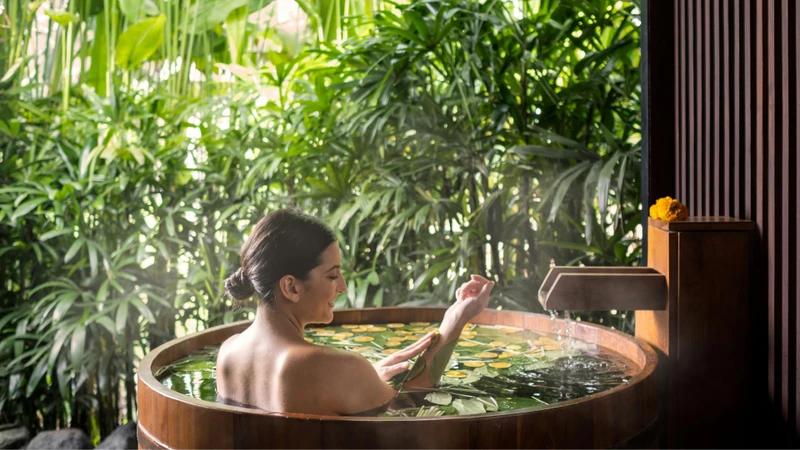 Tắm nước nóng có thể khiến bạn gặp phải tình trạng da khô ngứa khi trời lạnh