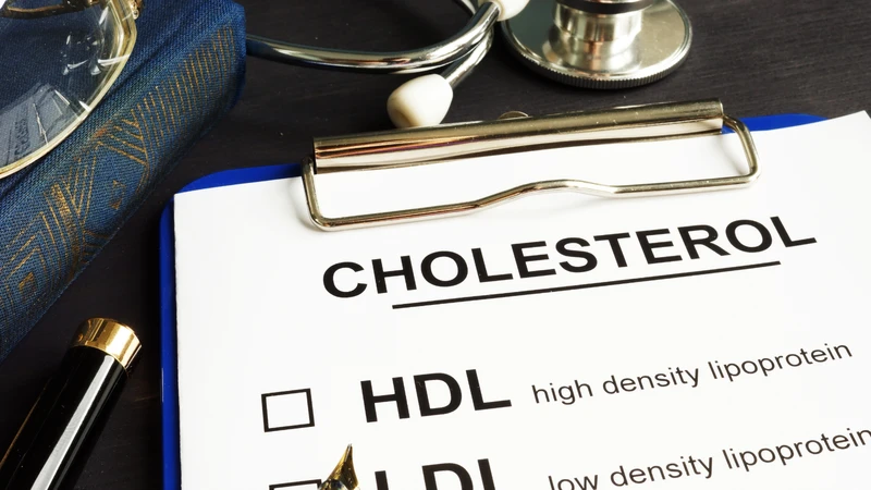 Trứng gà so chứa nhiều axit béo bão hòa và khoảng 220 mg&nbsp;cholesterol