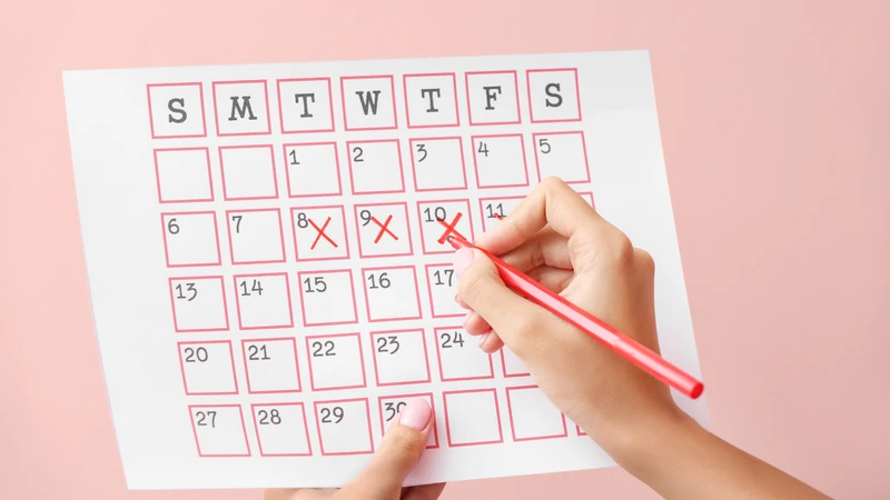 Chu kỳ kinh quá dài, quá ngắn hoặc mất kinh nhiều tháng, nên chủ động khám sản phụ khoa sớm