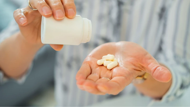 Người đang dùng thuốc điều trị không nên tự ý dùng men tiêu hóa