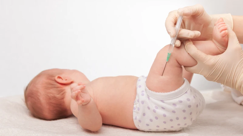 Trẻ nhỏ là nhóm cần tiêm vắc xin đầy đủ đúng lịch
