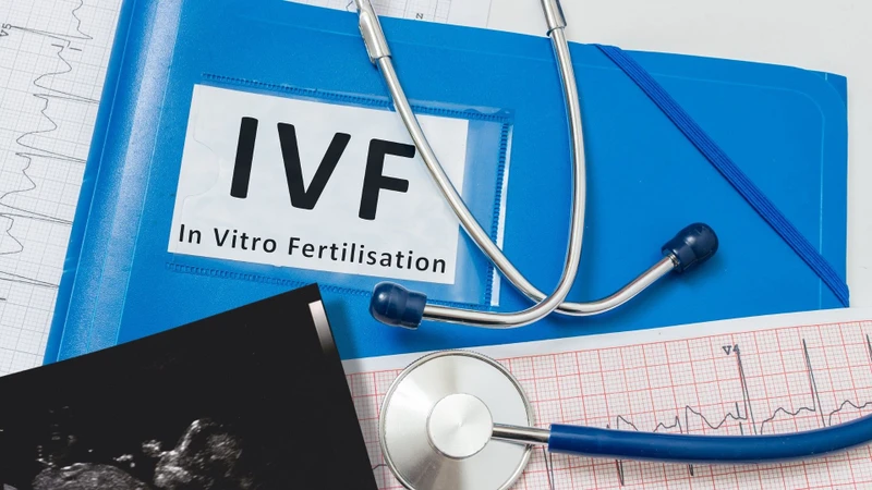 Có thể tiếp tục kế hoạch IVF nếu bác sĩ đánh giá tình trạng không gây bất lợi đáng kể cho quá trình điều trị