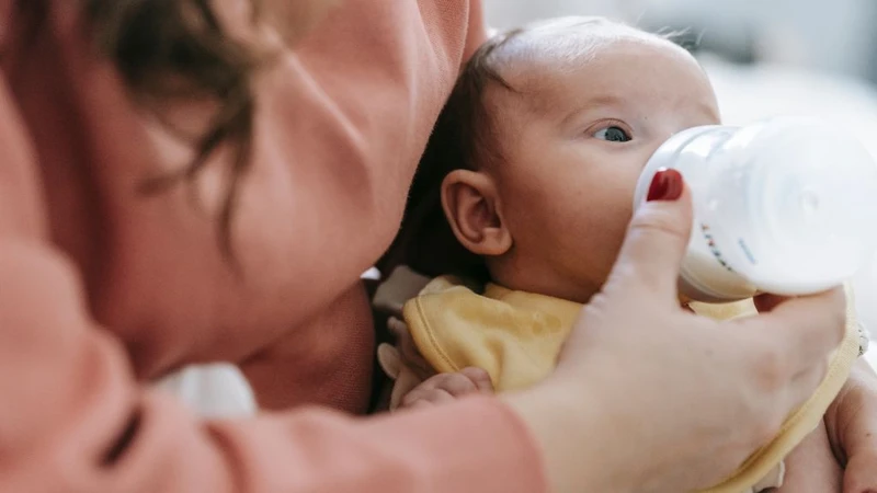 Tư vấn lượng sữa cho trẻ sơ sinh: Theo tháng tuổi, dấu hiệu no và đói mẹ cần nhớ 2