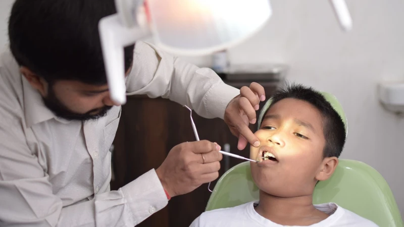 Khám nha khoa định kỳ để theo dõi tiến triển vùng tổn thương tủy