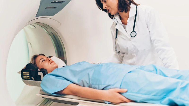 Chụp cộng hưởng từ (MRI) được chỉ định trong một số trường hợp cần khảo sát chi tiết cấu trúc, vị trí và đặc điểm khối u