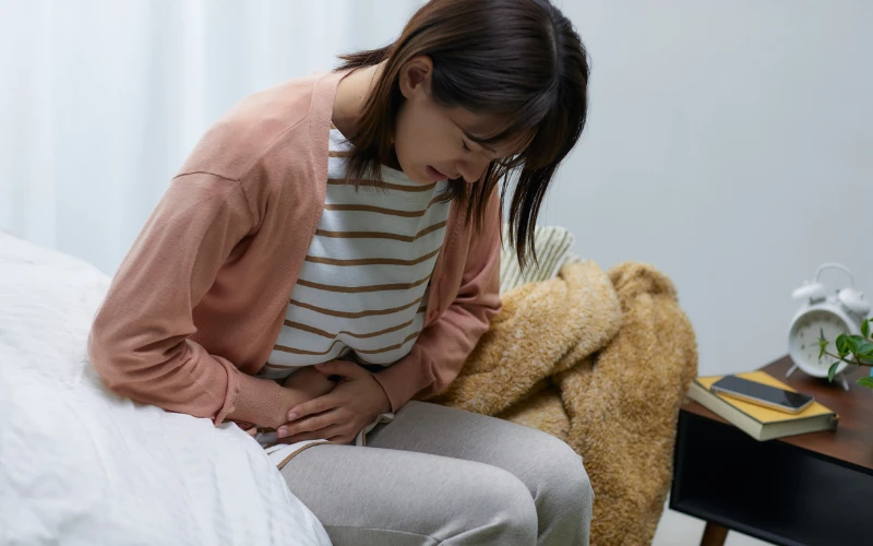 Đau bụng ở người có u đầu tụy có thể là dấu hiệu cần được đánh giá thêm.