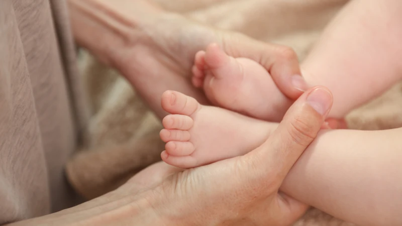 Theo dõi định kỳ để phát hiện sớm các bất thường của bé ở vị trí u máu dâu tây