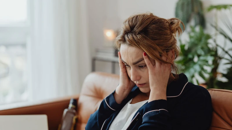 Đau đầu kéo dài là một dấu hiệu của bệnh u não