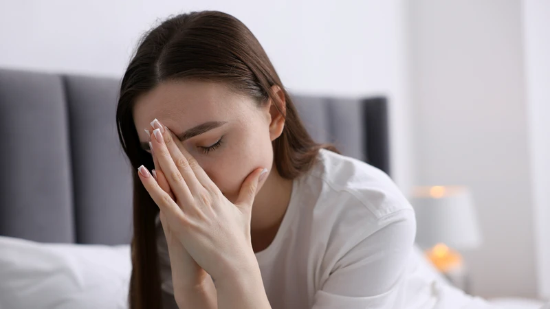 Các triệu chứng ban đầu thường mơ hồ và dễ nhầm lẫn với các bệnh lý khác