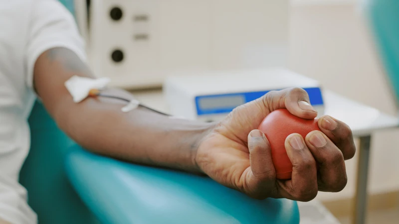 Trích máu điều trị là phương pháp điều trị tiêu chuẩn, giúp loại bỏ lượng sắt dư thừa