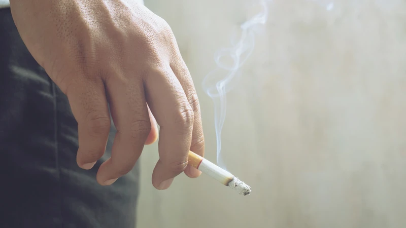 Thói quen hút thuốc lá có thể làm tăng nguy cơ xuất hiện u tuyến giáp
