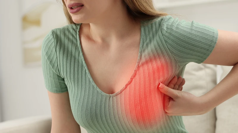 u vú ác tính khiến vú lõm da, da sần vỏ cam, đỏ hoặc loét