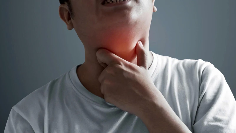 Đau hoặc rát khi nuốt là một trong những dấu hiệu nhận biết ung thư thực quản