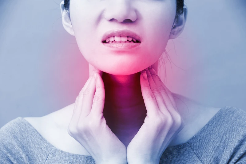 ung-thu-vom-hong-8-dau-hieu-va-cach-phong-ngua-benh 2.png