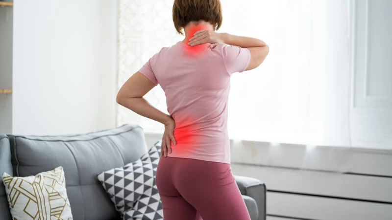 Đau cột sống là triệu chứng điển hình của ung thư vú di căn xương