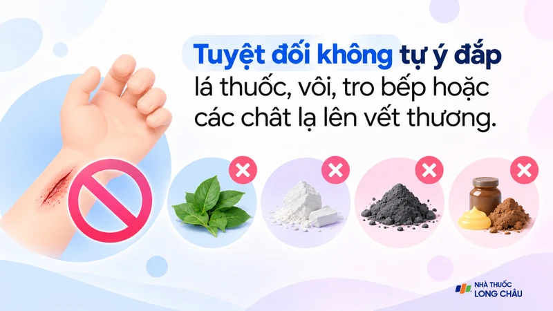 Không nên tự ý đắp lá thuốc, vôi, tro bếp hoặc chất lạ lên vết thương