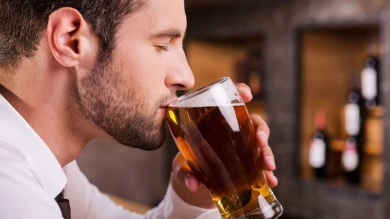 Uống bia tim đập nhanh chủ yếu do alcohol trong bia tác động lên tim mạch