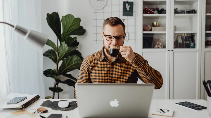 Caffeine có thể gây tác động mạnh hơn ở người nhạy cảm, người mắc bệnh tim mạch, rối loạn lo âu