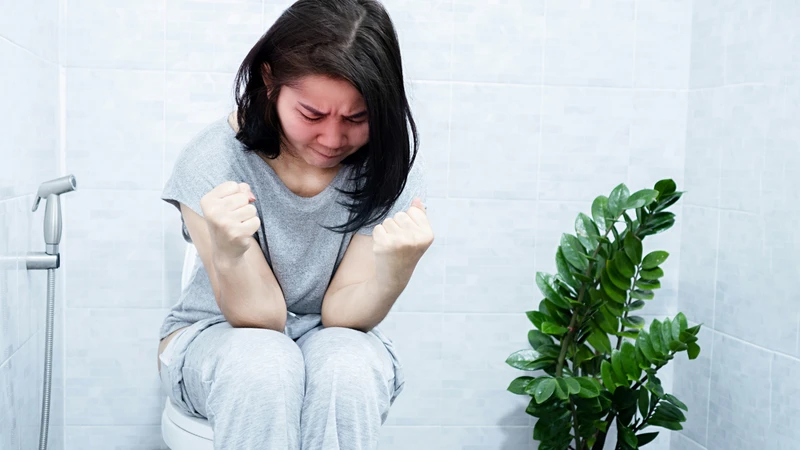 Uống đủ nước giúp giảm nguy cơ táo bón