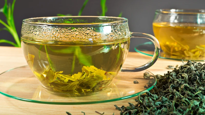 Trà pha nhạt có tác dụng lợi tiểu nhẹ nhưng không thể điều trị phù nề
