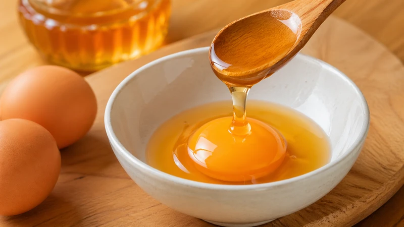 Uống lòng đỏ trứng gà với mật ong có tác dụng gì cho sức khỏe?