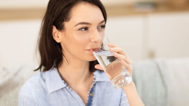 Uống nhiều nước khoáng có tốt không là điều bạn cần biết để bảo vệ sức khỏe