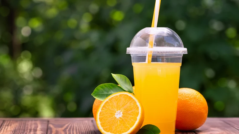 Uống nước cam vào buổi sáng