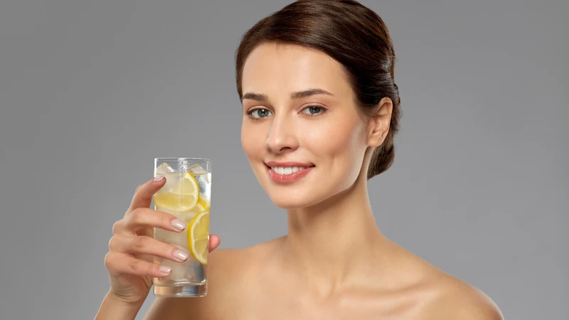 Vitamin C trong chanh hỗ trợ làm đẹp da từ bên trong