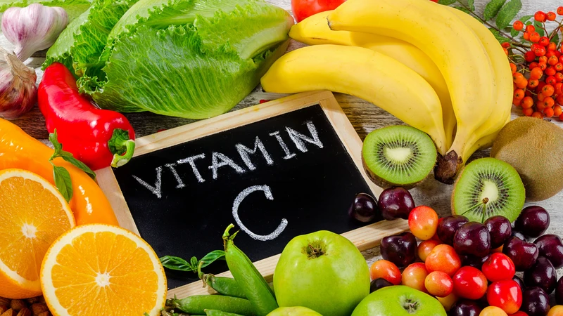 Vitamin C trong chanh góp phần hỗ trợ miễn dịch và bảo vệ cơ thể khỏi stress oxy hóa