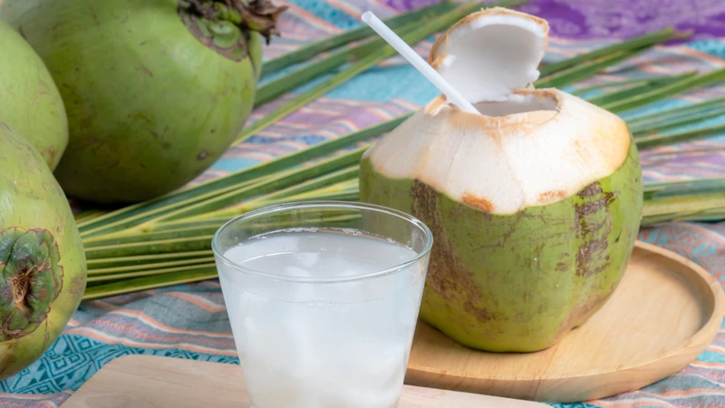 Nước dừa là một loại thức uống tự nhiên giàu dinh dưỡng, nhiều lợi ích với sức khỏe